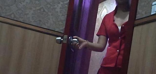 足浴店暗藏'保養(yǎng)'玄機(jī)，'精油'男女當(dāng)場落網(wǎng)