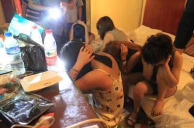 足浴店違法經(jīng)營(yíng)被查處 四名男子接受特殊服務(wù)當(dāng)場(chǎng)被抓