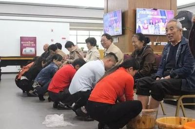 85歲老人足浴店半年消費(fèi)40萬(wàn)，百名技師服務(wù)引爭(zhēng)議